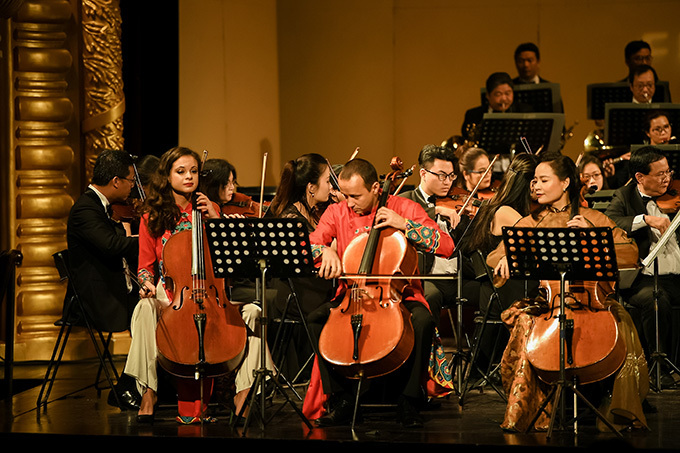 Các nghệ sĩ cello nổi tiếng thế giới như Cipran Marinescu (giữa), Ella Bokor cũng góp mặt trong chương trình.