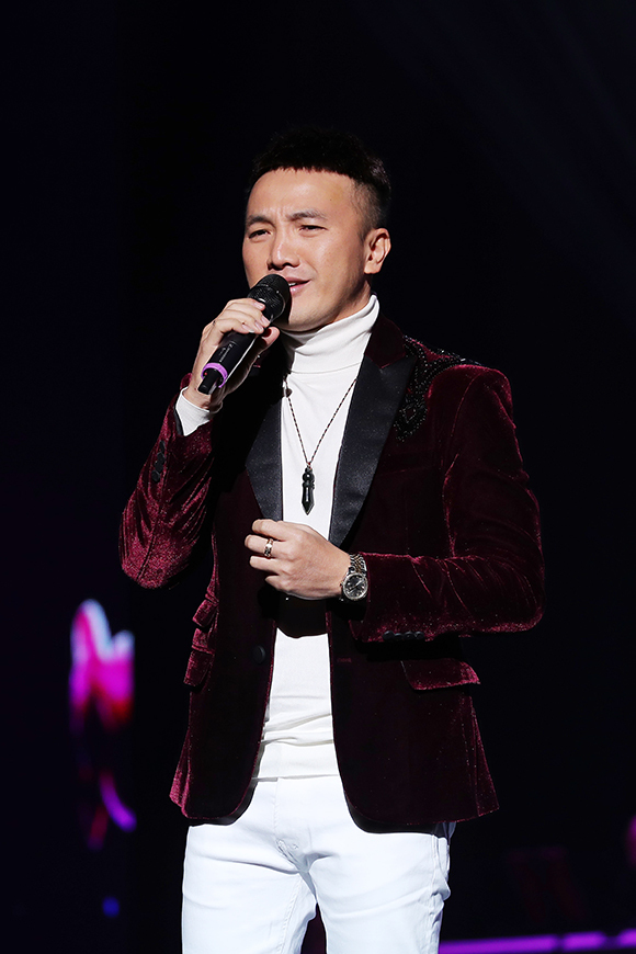 Lê Cường X-Factor run rẩy khi song ca cùng Chế Linh