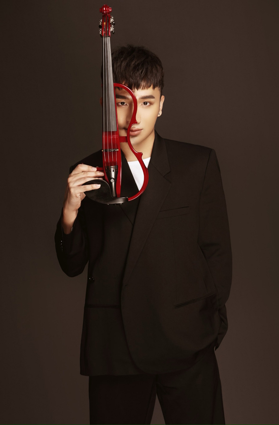 Nghệ sĩ violin Hoàng Rob từng chia sẻ muốn đưa tiếng đàn - vốn gần với dòng âm nhạc hàn lâm - đến với công chúng nhiều hơn.