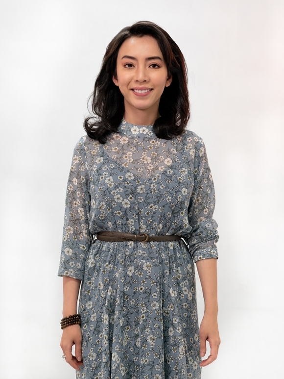 Hoa hậu hài Thu Trang thì bảo, cô ao ước được đóng phim của Nguyễn Quang Dũng từ lâu nên khi nhận được lời mời của êkíp, cô nhận lời mà không đắn đo nhiều.