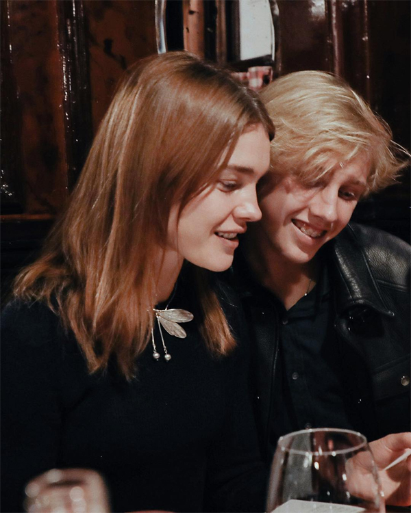 Bức ảnh chụp khi Lucas 16 tuổi và Natalia 35 tuổi được ví như đôi bạn tuổi teen.