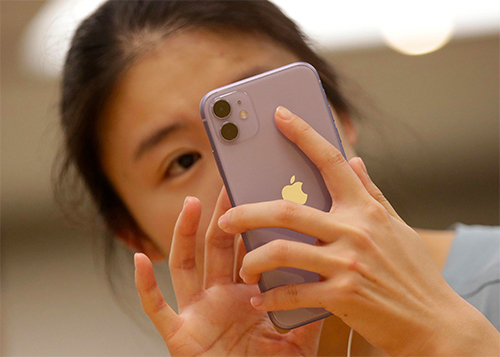 iPhone 11 đang giảm sức hút nhưng lại được người Trung Quốc chuộng. Ảnh: Reuters