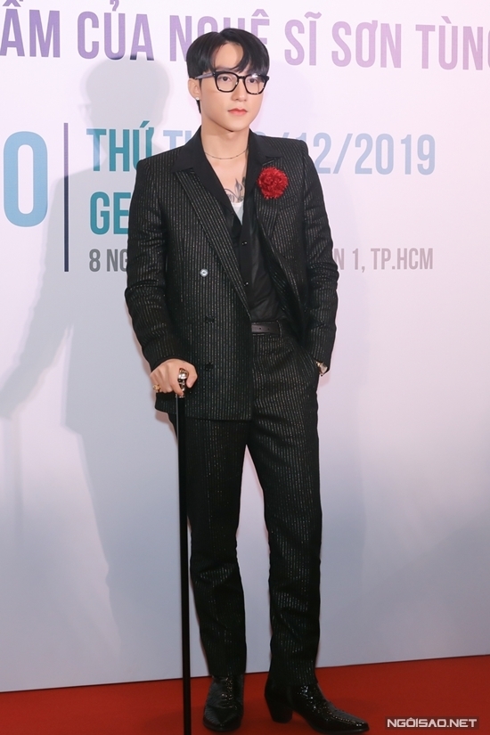 Sơn Tùng ra mắt vai trò chủ tịch công ty giải trí trong năm 2019.