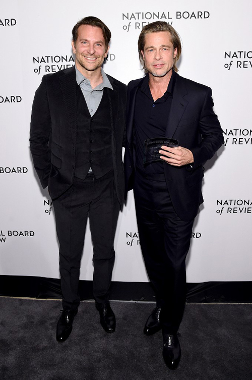 Bradley (trái) và Brad tại lễ trao giải National Board of Review. Ảnh: AFP.