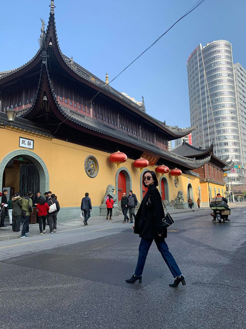 Diệu Nhi oằn mình chụp ảnh khi du lịch Trung Quốc - 5