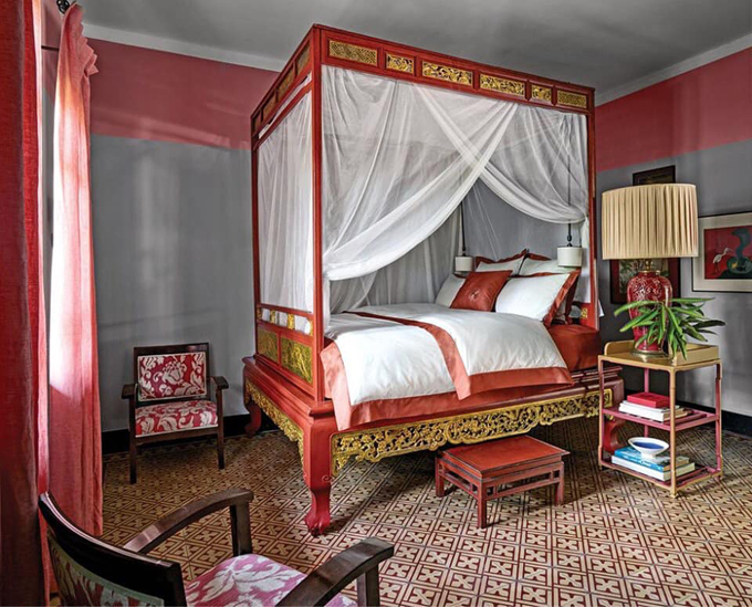 Khu vực giường ngủ gợi nhớ phòng riêng của các bậc vua chúa, quý tộc thời xưa.