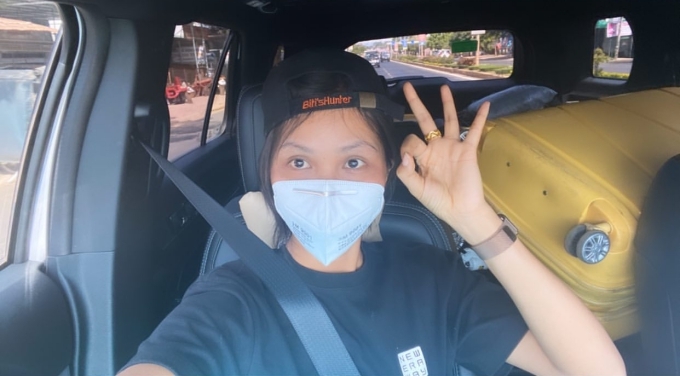 Hoa hậu Hoàn Vũ vừa kết thúc kỳ nghỉ Tết Nguyên đán ở quê nhà. Cô chọn đi ô tô thay vì 