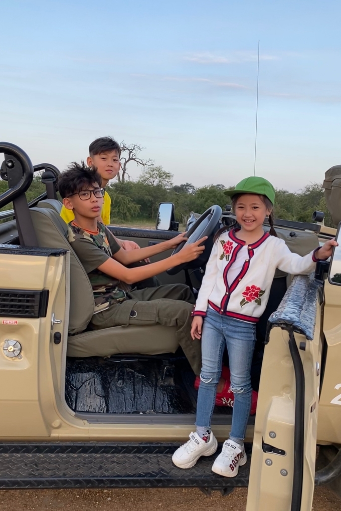 Hà Kiều Anh đưa ba con đi Nam Phi