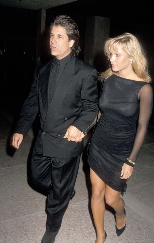 Cặp sao năm 1989. Jon Peters là người phát hiện tài năng của Pamela, giúp cô trở thành một diễn viên, vũ công và ca sĩ.