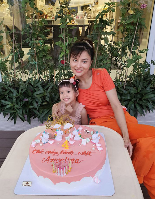 Con út của cựu người mẫu và doanh nhân Trần Thanh Hải tên Angelina Trần vừa tròn 4 tuổi.