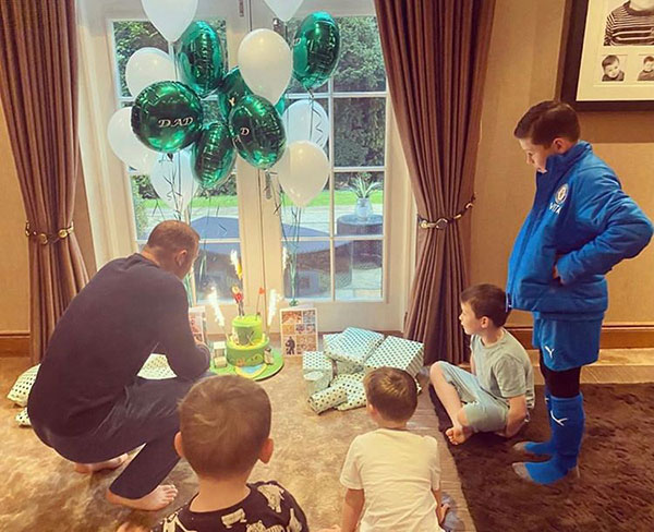 Rooney đón sinh nhật ở nhà bên vợ và bốn cậu con trai hôm 24/10. Ảnh: Instagram.