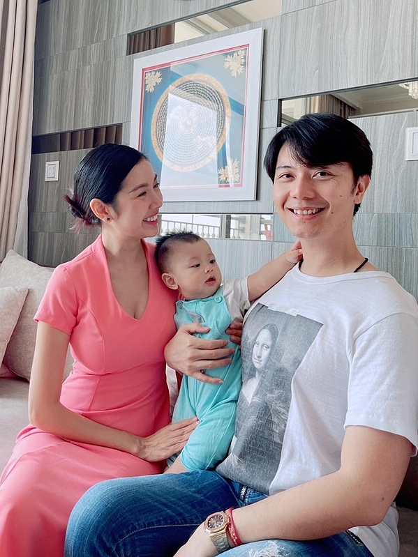 Nhật Tôn là con trai đầu lòng của Á hậu Quốc tế 2015 Thúy Vân và ông xã - doanh nhân Hoàng Nhật